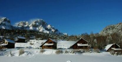 Cabañas de madera del Piedrafita Lodge, en el valle de Tena (Huesca), en una finca situda a 1.300 metros de altura.