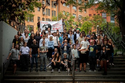 Activistas del Sindicato de Inquilinas en Madrid posan para una foto durante un acto preparatorio de la manifestación de este 13 de octubre.