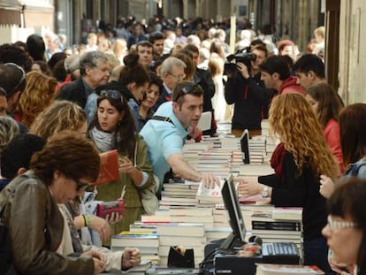 Imatge d'arxiu d'una jornada de Sant Jordi a Lleida.