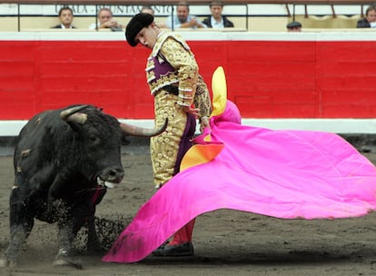 El Juli durante la faena al tercer toro.