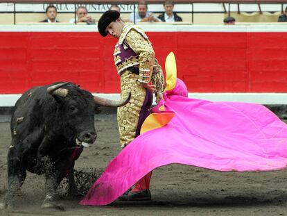 El Juli durante la faena al tercer toro.