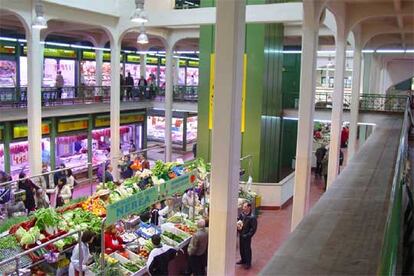 El mercado de San Blas en Logroño, edificio de 1928 con delicados arcos, obra del arquitecto Fermín Álamo.