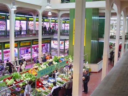 El mercado de San Blas en Logroño, edificio de 1928 con delicados arcos, obra del arquitecto Fermín Álamo.