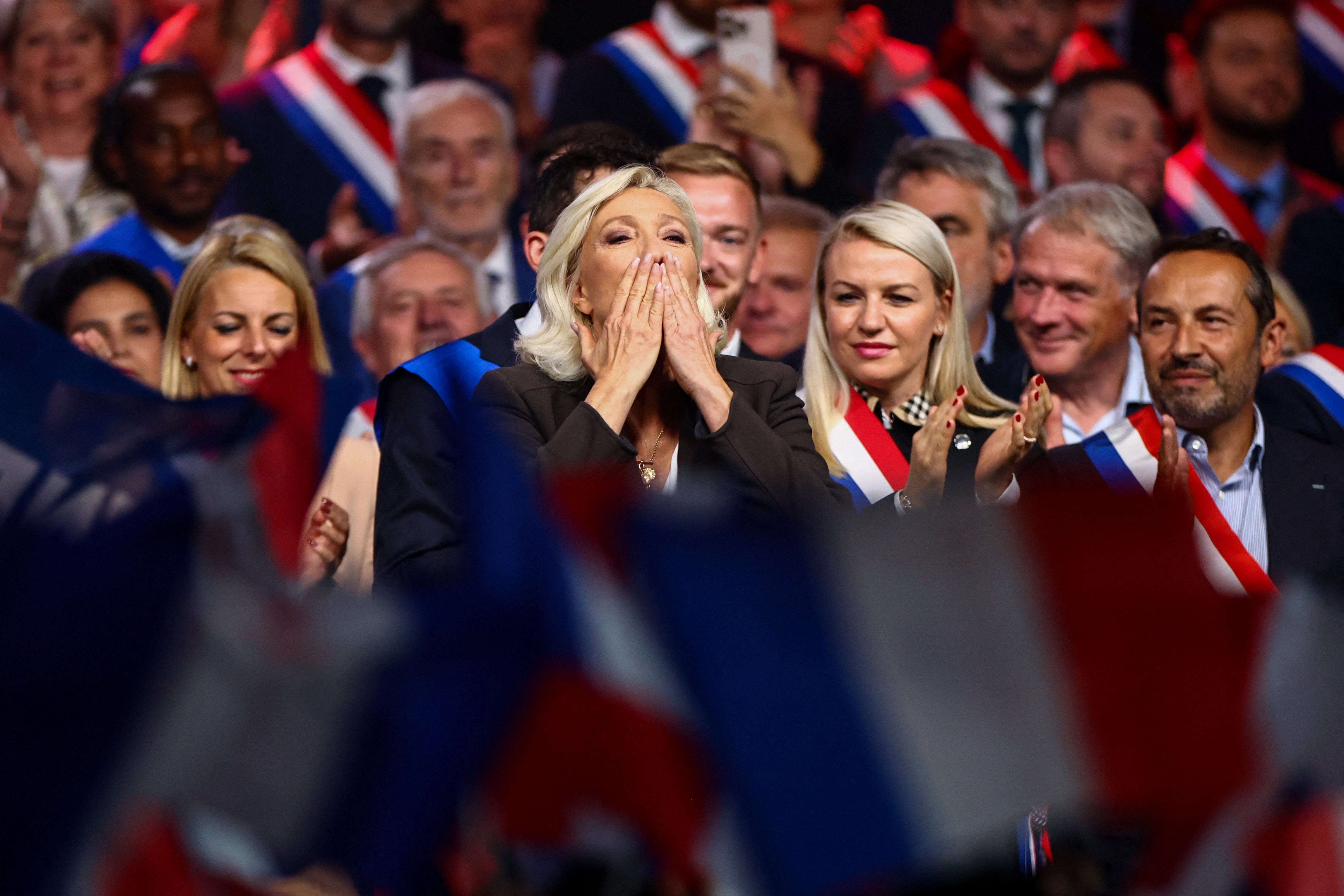 Los inversores redoblan su castigo a Francia: la prima de riesgo supera los 120 puntos