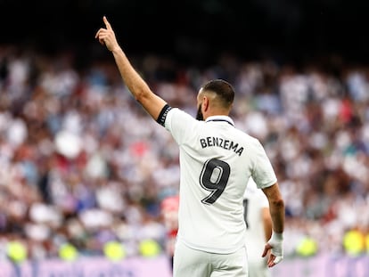 Karim Benzema celebra su último gol con el Real Madrid.