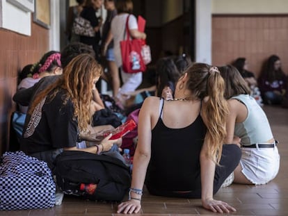 Un grupo de alumnas en el instituto Lluís Vives de Valencia.
