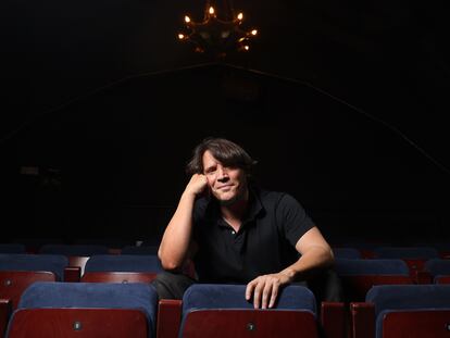 El director de la obra Cielos, Sergio Peris Mencheta, en el Teatro de la Abadía. Jaime Villanueva