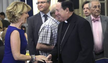 Esperanza Aguirre conversa este lunes con monseñor Juan del Rio Martin.