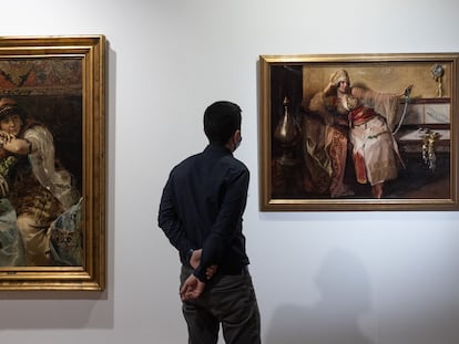 Dos de las odaliscas que se pueden ver en la exposición 'Viaje a oriente' del Museo Diocesano de Barcelona: la de Joaquim Sorolla a la izquierda y la de Luis Masriera, a la derecha.