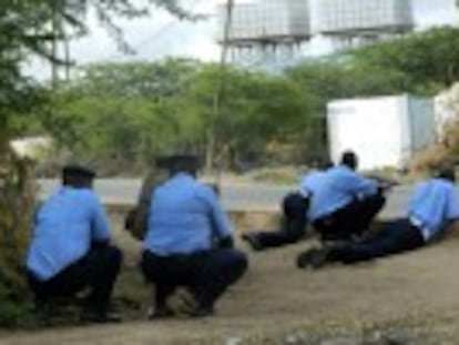 Quatro agressores pertencentes à milícia islamita somali Al Shabab foram mortos perto da fronteira com a Somália