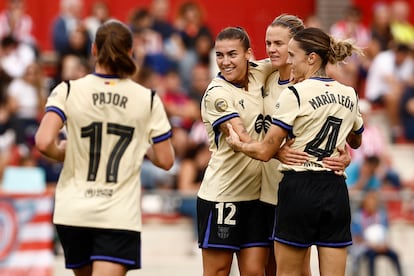Patri Guijarro (con el 12) celebra su gol ante el Atlético con sus compañeras