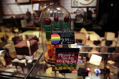 Un especialidad culinaria con motivo del World Pride 2017, en el Mercado de San Antón.