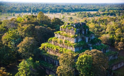 Vista aérea de la pirámide de Prasat Thom, en el complejo arqueológico de Koh Ker (Camboya).