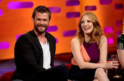 Chris Hemsworth y Jessica Chastain en El show de Graham Norton.