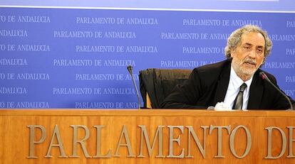 El Defensor del Pueblo Andaluz, Jos&eacute; Chamizo, en un acto en el Parlamento en marzo pasado. 