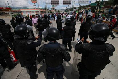 Un contingente de policías, este miércoles en Chilpancingo.