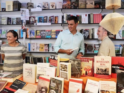 El secretario general del PSOE, Pedro S&aacute;nchez, en la Feria del Libro.