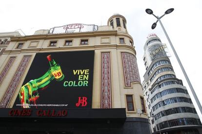 Pantalla luminosa instalada en el cine Callao.