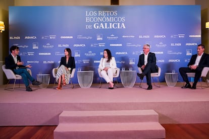 Desde la izquierda, Ricardo Rodrguez, director regional de contenidos de SER Galicia, modera la mesa de Vernica Boln, profesora de Ciencia de la Computacin e Inteligencia Artificial de la Universidade da Coru?a; Noem Gil Santos, directora TIC de Congalsa; Carlos Gonzlez Jardn, director de Gobierno de la Arquitectura, Tecnologa y Procesos de Abanca, y Miguel ?ngel Correa Duarte, director del Cinbio (Universidade de Vigo).?