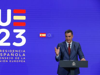 El presidente del Gobierno, Pedro Sánchez, durante la presentación de las prioridades de la Presidencia española del Consejo de la UE, este jueves en el Palacio de la Moncloa.