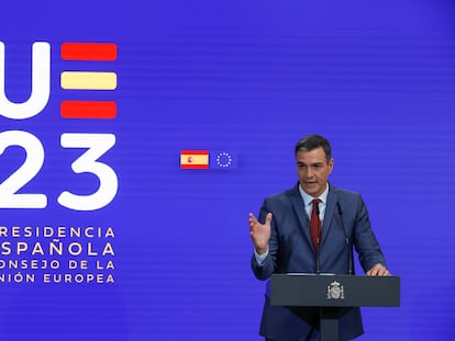 El presidente del Gobierno, Pedro Sánchez, durante la presentación de las prioridades de la Presidencia española del Consejo de la UE, este jueves en el Palacio de la Moncloa.