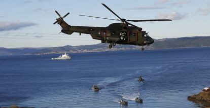 Despliegue militar por mar y aire de las fuerzas durante las maniobras.