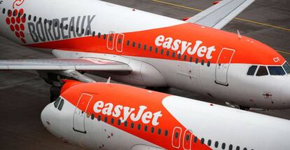 Aviones de Easyjet aparcados en el aeropuerto Willy Brandt de Berlín, en Schoenefeld.