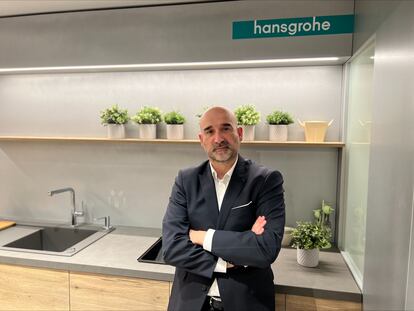 Francisco Romero asciende al puesto de director general de Hansgrohe España, compañía en la que lleva trabajando más de 23 años, durante los que ha participado en procesos y proyectos estratégicos clave. Hasta ahora era director comercial del grupo Hansgrohe en España, encargado de dirigir todos los canales de distribución, y anteriormente fue director regional de ventas, a la vez que responsable del canal contrato, rol con el que empezó su actividad en la empresa.