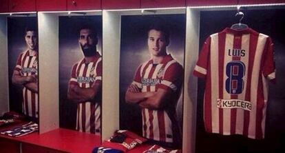 El vestuario del Atlético de Madrid homenajea a Luis Aragonés.