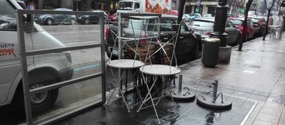 Terraza de un bar cerrado.