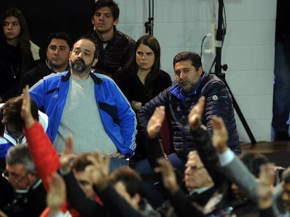 Daniel Angelici, presidente de Boca, observa la votaci&oacute;n que tanto esper&oacute;.