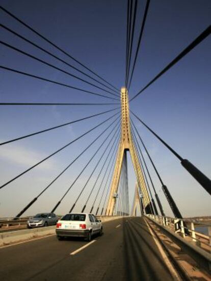 Un puente sobre el r&iacute;o Guadiana.