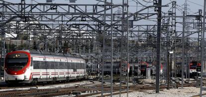 Un tren de Renfe en la estaci&oacute;n de Chamart&iacute;n. 