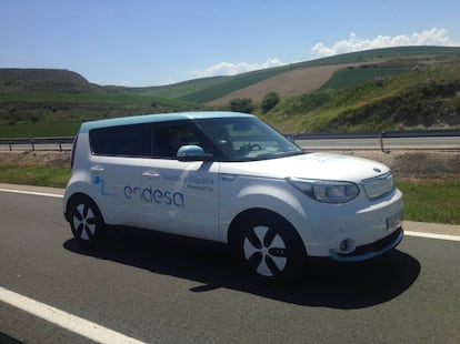 El Kia Soul durante la segunda etapa de la Vuelta eléctrica a España.