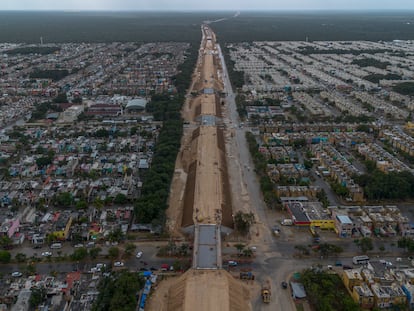 Vista aérea de los trabajos de construcción de la estación del Tren Maya en Playa del Carmen, el 22 de enero.