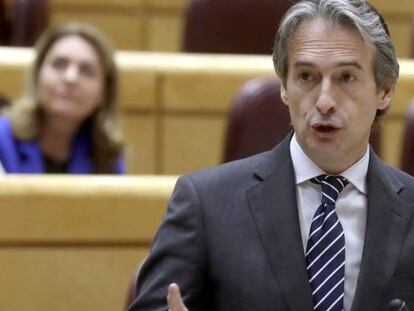 El ministro de Fomento, Íñigo de la Serna, durante una reciente sesión de control al Gobierno en el Senado.