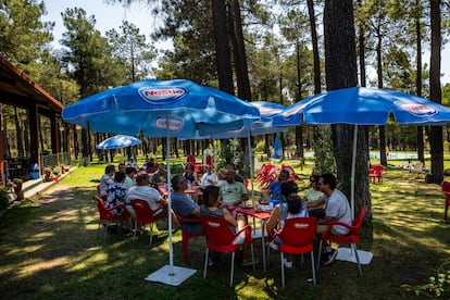 Una de las zonas comunes del camping El Calonge.