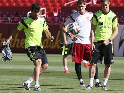 Diego Costa lanza ante Casillas y Torres