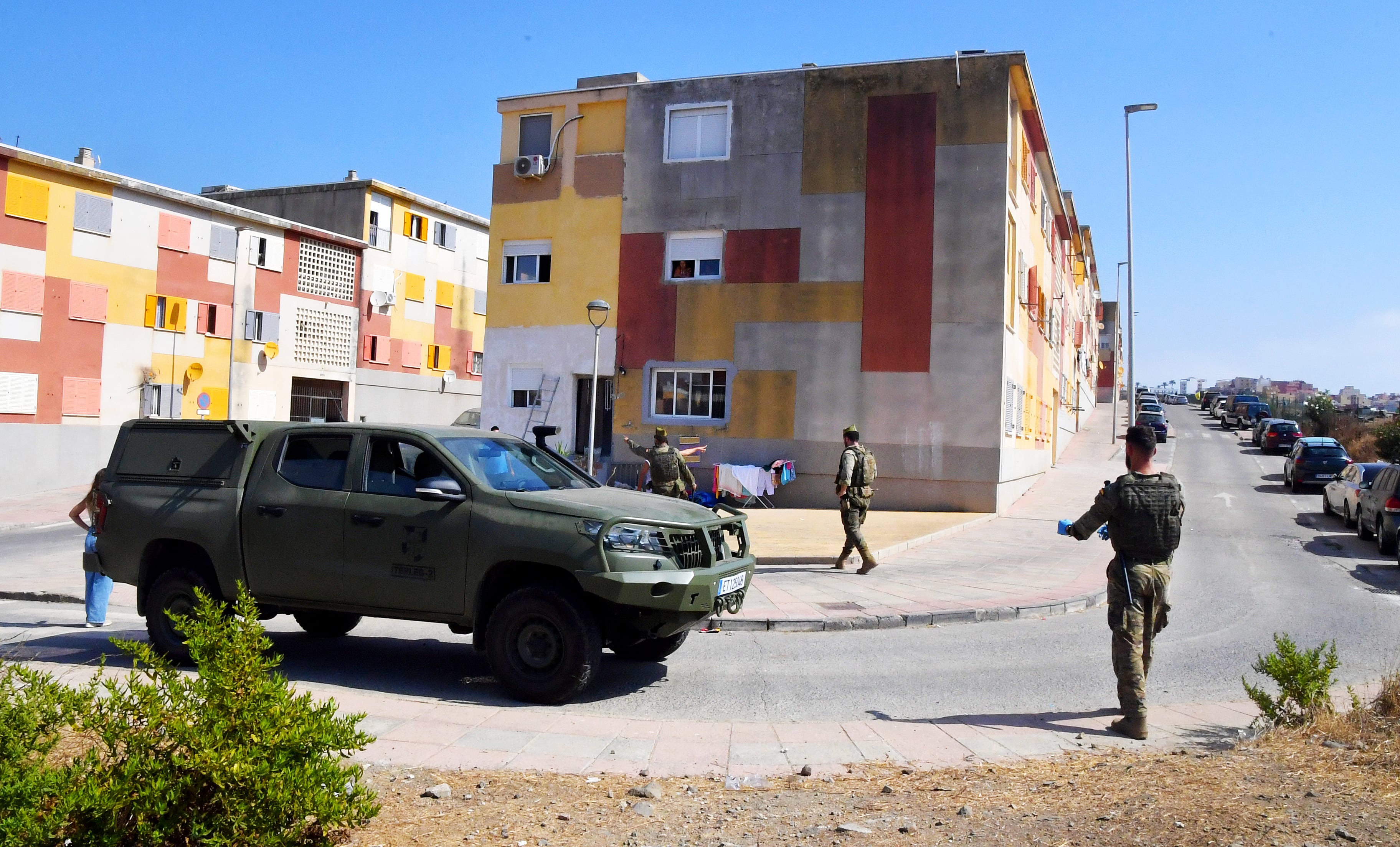Militares españoles en la barriada de Loma Colmenar de la ciudad autónoma, el 15 de agosto.
Foto grupo de voluntarias en el polideportivo