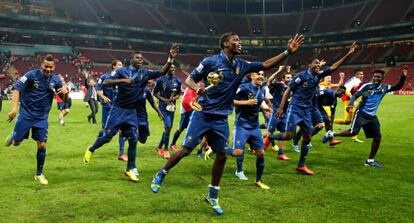 El equipo franc&eacute;s celebra la victoria en Turqu&iacute;a. 