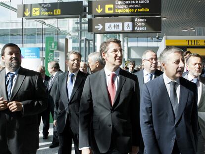 En primer término, el ministro de Justicia Francisco Caamaño, Alberto Núñez Feijóo y José Blanco, ayer en la inauguración de la terminal.