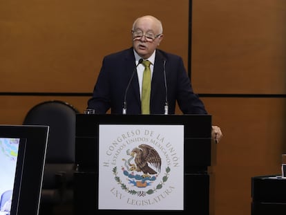 David Rogelio Colmenares, titular de la ASF, entrega el Informe General del Resultado de la Fiscalización Superior de la Cuenta Pública 2020 en la Cámara de Diputados, en febrero de 2022.