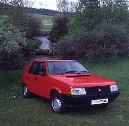 El Seat Ronda, producido entre 1982 y 1986, es el primer vehículo de la marca española que recibió el nombre de una ciudad malagueña. Este modelo es un rediseño del modelo Ritmo de la marca italiana Fiat.