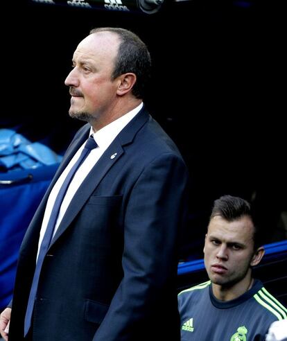 El entrenador del Real Madrid Rafa Benitez (i) junto al jugador Cheryshev en un momento del partido.