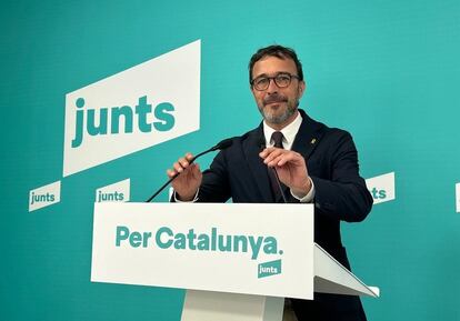 El portavoz de Junts, Josep Rius, en la rueda de prensa de este martes.