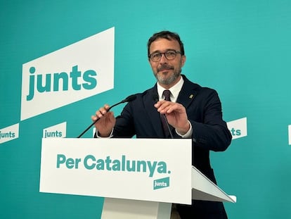 El portavoz de Junts, Josep Rius, en la rueda de prensa de este martes.