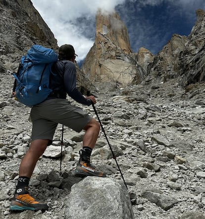 Jordan Cannon, camino de la Gran Torre de Trango, Pakistán.