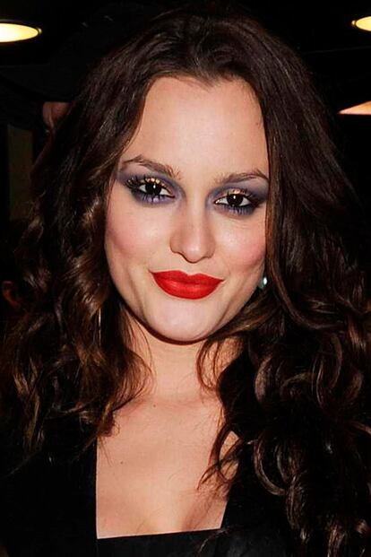 3. Efecto arcoiris. Uno de los consejos de numerosos maquilladores es que hay que elegir entre destacar lo ojos o los labios. Cuando nos empeñamos en dar protagonismo a ambas zonas, el resultado es tan exagerado como este look de Leighton Meester.