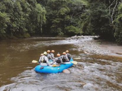 Exguerrilleros de las FARC buscan abrir el remoto río Pato al turismo de aventura. Se capacitaron como guías de rafting y participarán en el Mundial de la disciplina en Australia