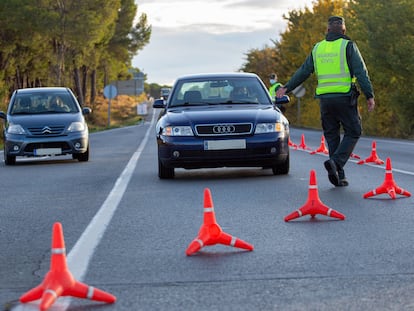 A Civil Guard checkpoint on Friday at the border between Navarre and La Rioja.